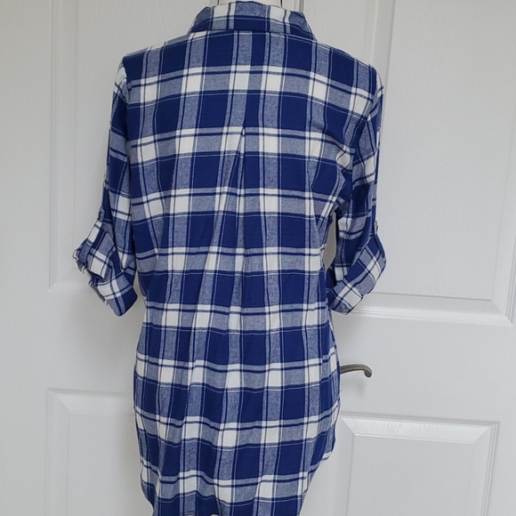 Beautiful blue flannel button down top - Picture 4 of 6
